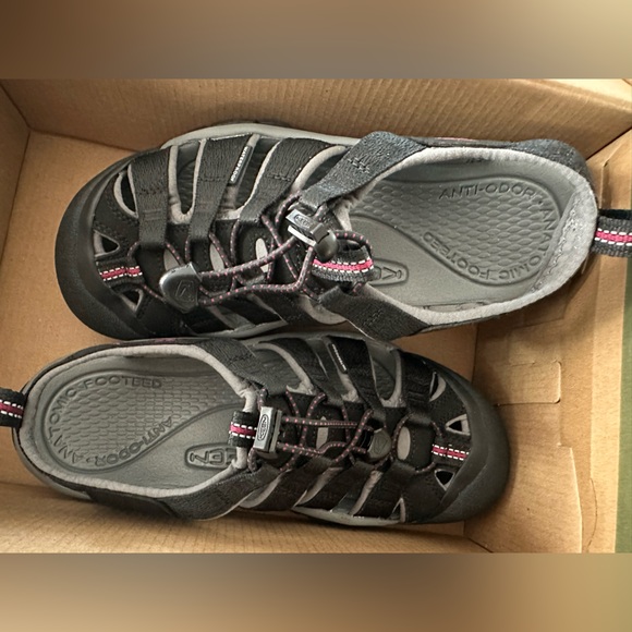 NWB Women's KEEN Newport H2 Water Sandals - Picture 3 of 10